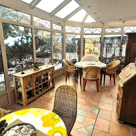 Konstanzer Bergblick Mit Wintergarten 아파트